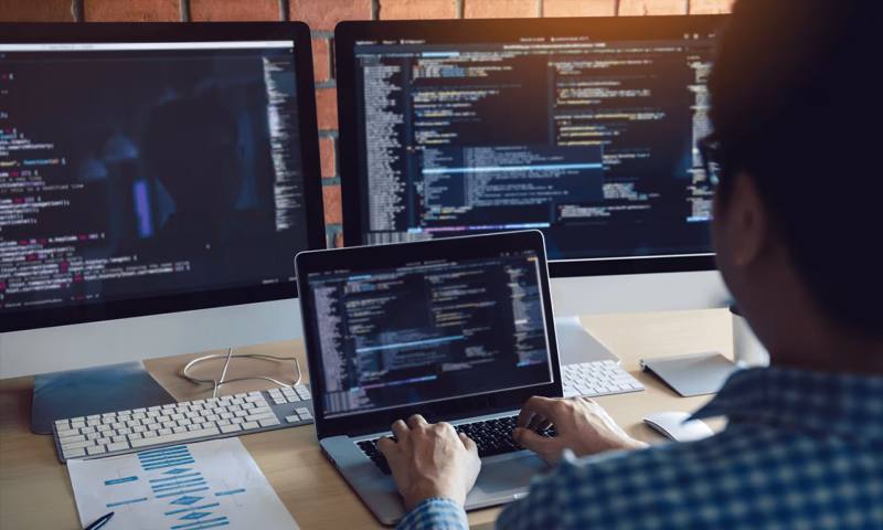 数据科学选型：R与Python如何赋能三亚网站建设？